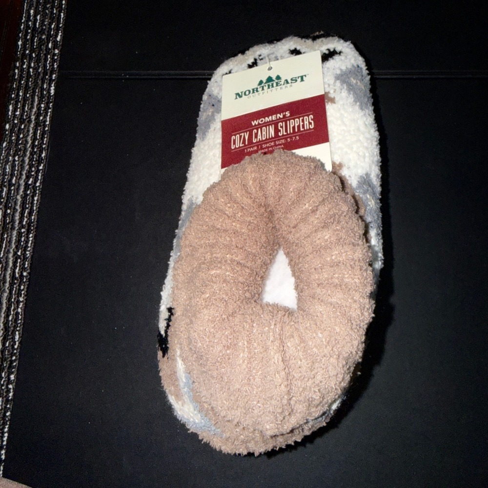 Northeast Outfitters Cozy Cabin Slippers Women S/M Taupe NEW Aloe Infused Fuzzy